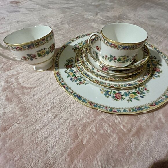 Coalport Ming Rose (4) Place Settings w/ (8) Pieces in Each Setting - Picture 3 of 6